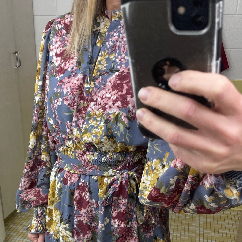 Chicwish Flying Petals Print Puff Sleeves Ruffle Dress in Lavender XS - Picture 11 of 11